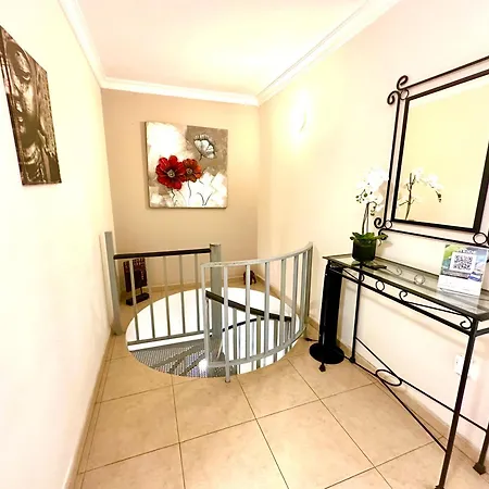 公寓 Charming 3 Bedroom *